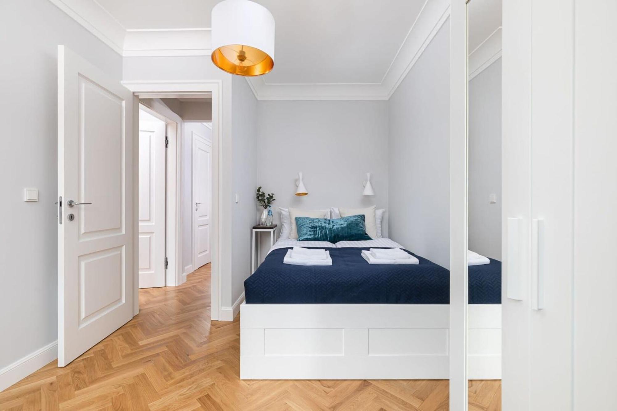 Plac Zamkowy - Apartment With City View By Noclegi Renters Varsovie Extérieur photo
