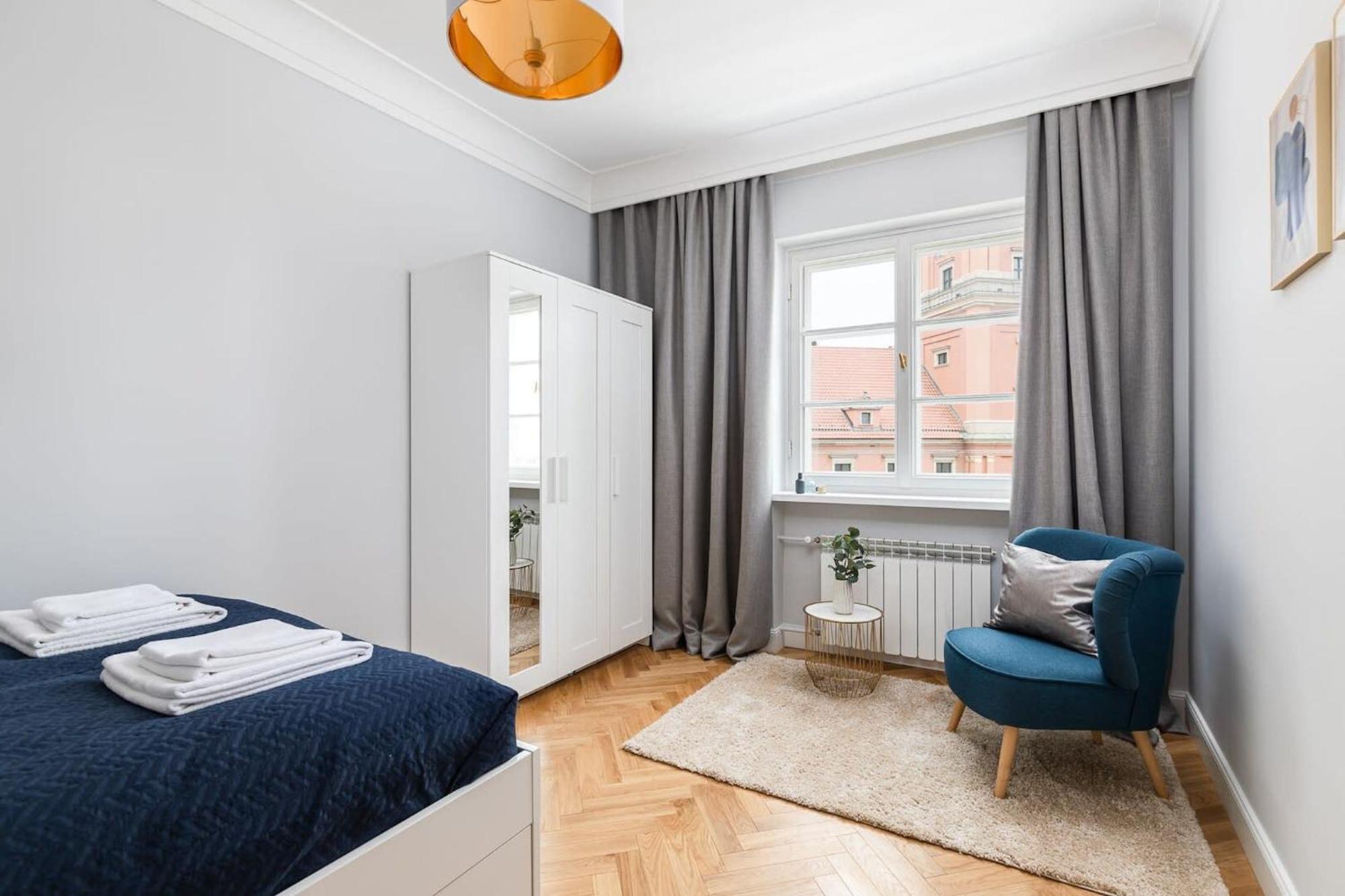 Plac Zamkowy - Apartment With City View By Noclegi Renters Varsovie Extérieur photo